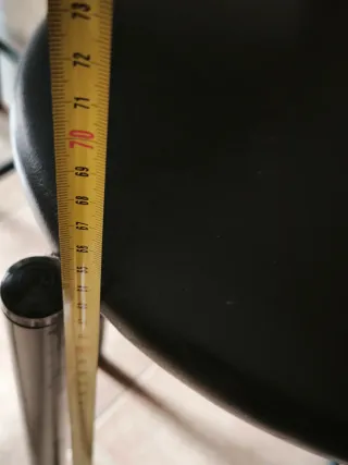 Mesa alta cocina y 2 taburetes negros