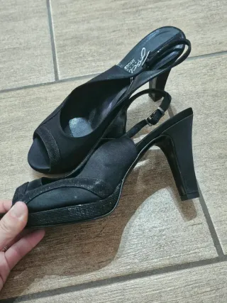 Scarpe eleganti nere da cerimonia