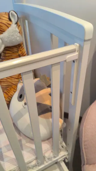 Berço com colchão - TRAMA branco com gaveta