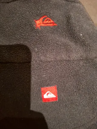 Forro polar Quiksilver negro.