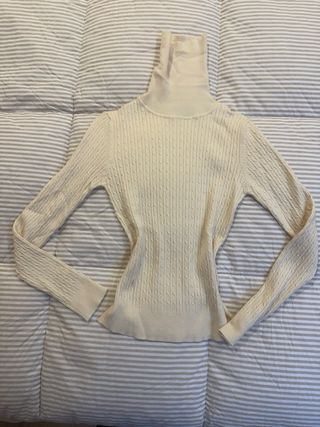 Jersey de cuello vuelto beige trenzado