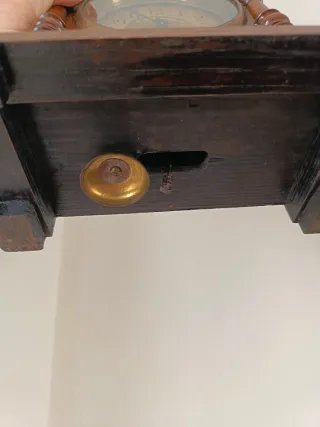 Reloj de mesa antiguo de madera