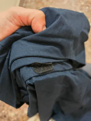 Chaqueta azul y gris con capucha. Especial frío