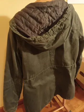 Parka Stradivarius verde talla S