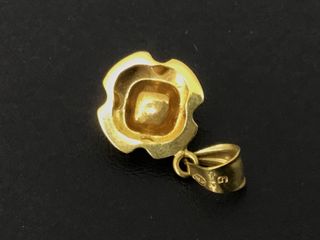 colgante oro 18k con piedra con circonita
