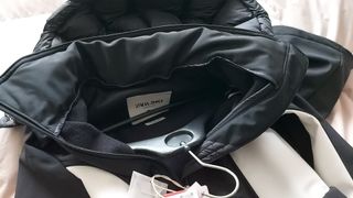 Mono de esquí negro y blanco