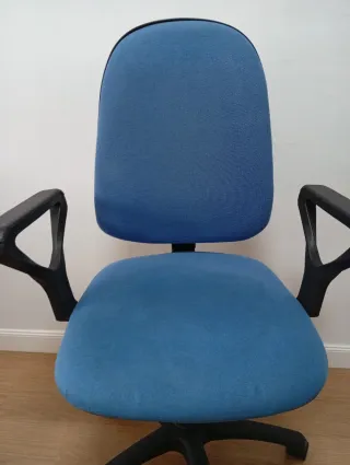 Silla de escritorio ergonómica regulable