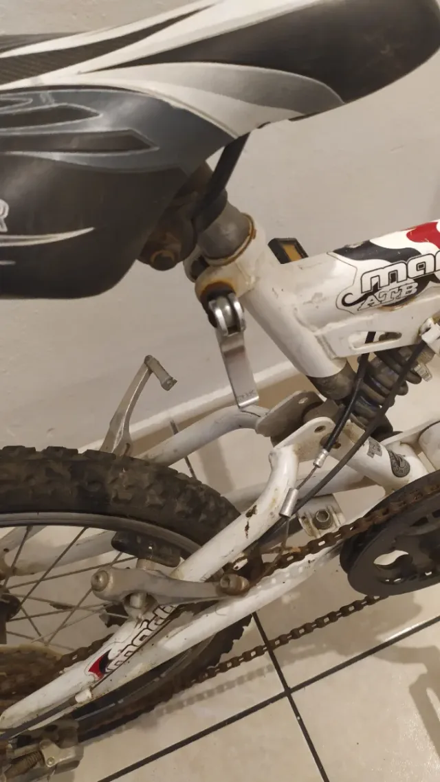 Bicicleta infantil blanca