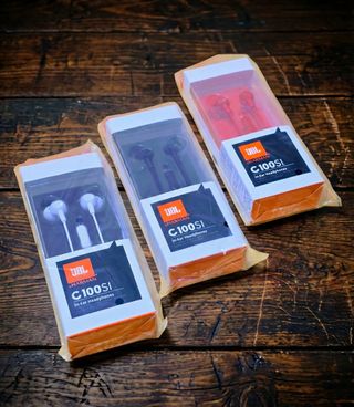 Lote 3 auriculares JBL con cable (3 colores)