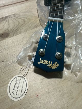Ukelele TIGER Soprano 2501-BL con funda