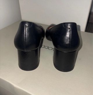 Zapatos de tacón negros Gody