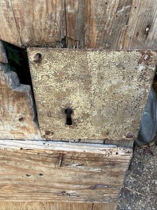 Puerta de madera rústica