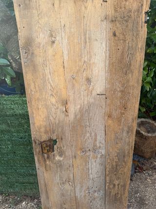 Puerta de madera rústica