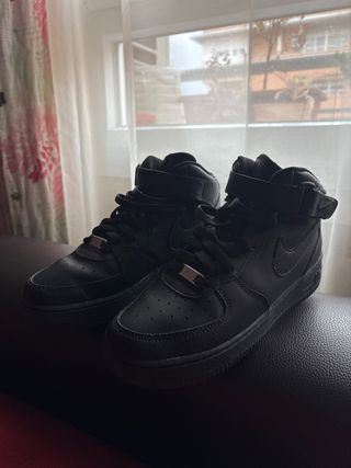 Nike Air Force 1 Botas Negras. 39. Dos puestas