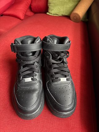 Nike Air Force 1 Botas Negras. 39. Dos puestas