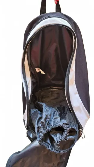 Mochila deportiva Zeus negra y blanca