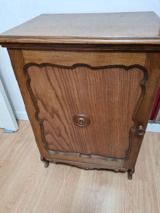 Máquina de coser Sigma con mueble de madera
