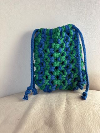 Porta cellulare macramè blu e verde