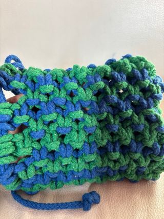 Porta cellulare macramè blu e verde