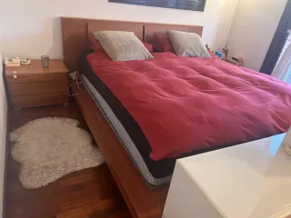 Cama 180 x 200 con somier y mesitas