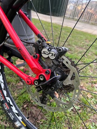 Bicicleta MTB Doble Suspensión Roja