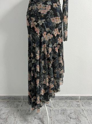 Vestido largo floral asimetrico - Zara