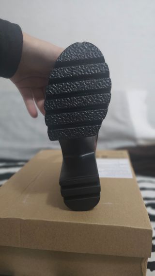 Zapatos de plataforma Mary Jane rojos y negros