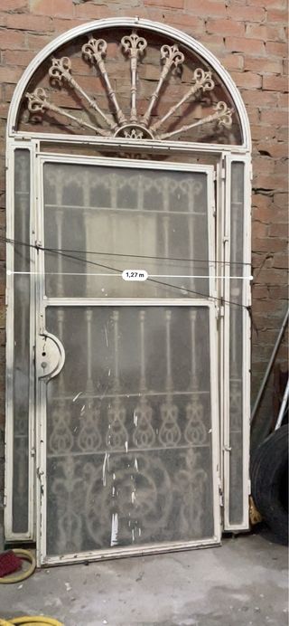 Cancela de forja maciza con arco