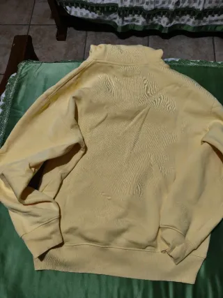 Felpa Zara Gialla con Macchie piccoline taglia XL