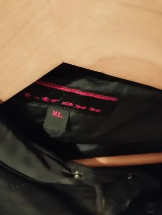 Cazadora Racing Talla XL Negra y Gris