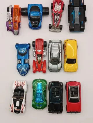12 Hot Wheels=20€ 1 Hot Wheels=2,50€