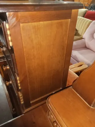 Cómoda con espejo y mesitas de noche