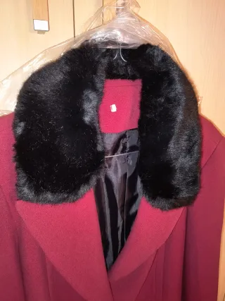 Cappotto bordeaux con eco pelliccia nera