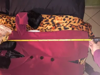 Cappotto bordeaux con eco pelliccia nera