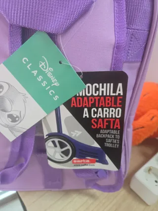 Mochila infantil Stitch Disney adaptable a carro.