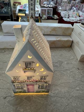 Lampada casetta Hervit carta rosa bianca