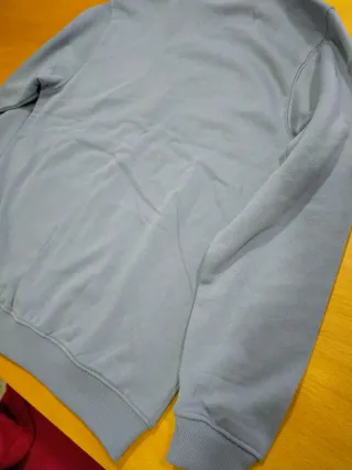 Sudadera gris con cremallera