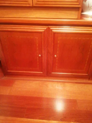 Librería madera nogal con vitrina