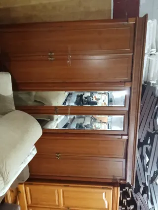 Cómoda con cajonera y espejo