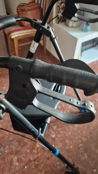 Andador para adultos con frenos y asiento