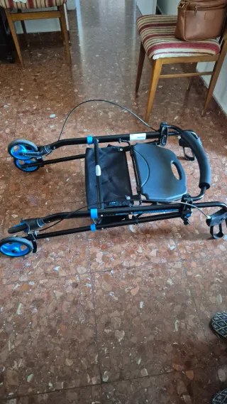 Andador para adultos con frenos y asiento