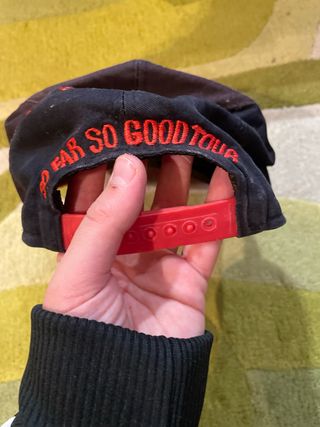 Gorra Bryan Adams Negra y Roja