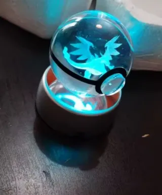 Pokeball Luz con Figura Charizard(NUEVA) PRECINTAD