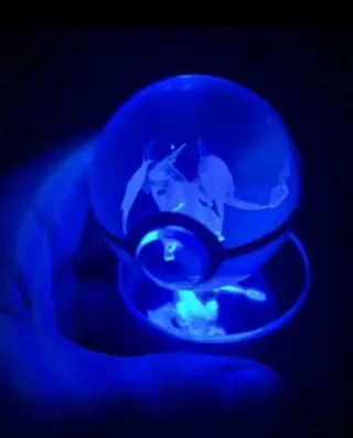 Pokeball Luz con Figura Charizard(NUEVA) PRECINTAD