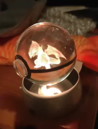 Pokeball Luz con Figura Charizard(NUEVA) PRECINTAD