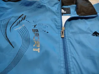Chaqueta Adidas azul y negra