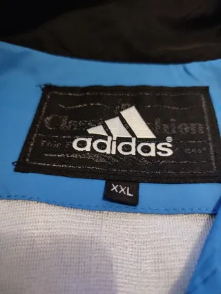 Chaqueta Adidas azul y negra