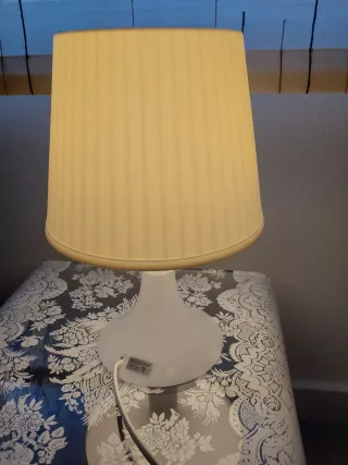 Lámpara de mesa Ikea blanca