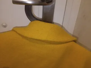 Abrigo de lana amarillo