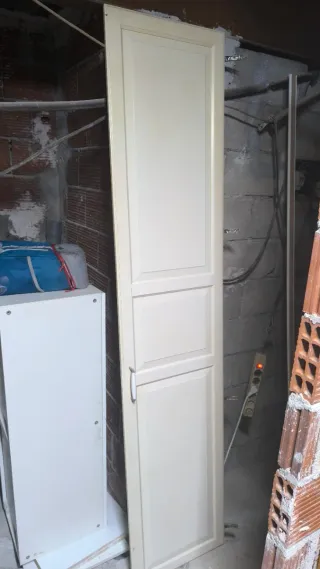 Puerta de armario Ikea beige en buenas condiciones